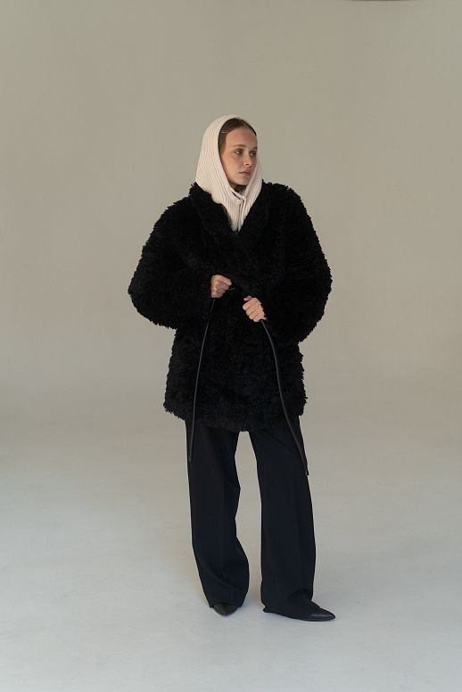 Lengthened fur overcoat black