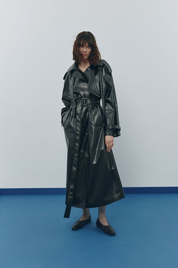 Black eco leather trench on fabric base with patches C0121 #RU# Trencz wykonany z ekoskóry na bazie tkaniny z naszywkami C0121 № 1