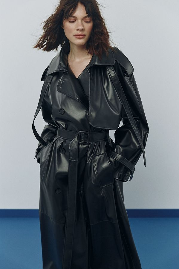 Black eco leather trench on fabric base with patches C0121 #RU# Trencz wykonany z ekoskóry na bazie tkaniny z naszywkami C0121 № 2