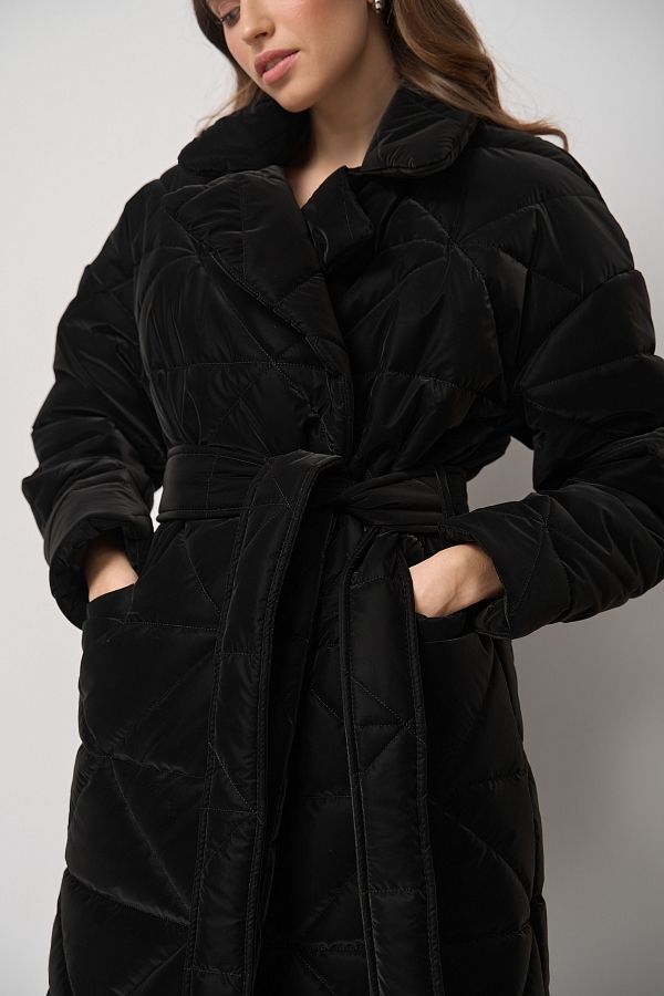 Long quilted coat black with triangle pattern MBPSH001/5 #RU# Długa pikowana kurtka z czarnym paskiem w trójkątny wzór MBPSH001/5 № 1