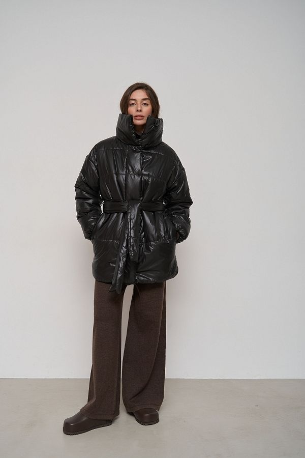 Elongated high collar coat lacquered black with buttons K0822/2 #RU# Przedłużona marynarka z wysokim kołnierzem na guziki z lakierowanej skóry K0822/2 № 2