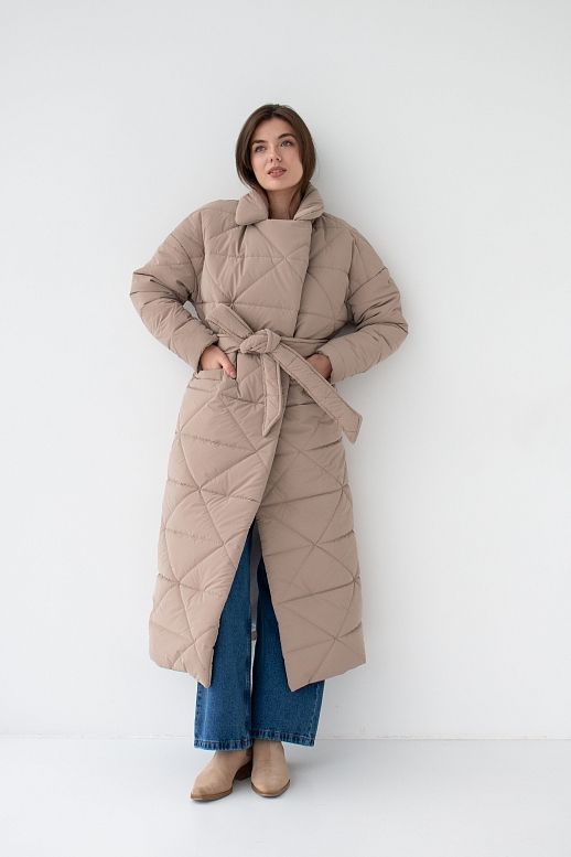 Long quilted coat beige with triangle pattern
