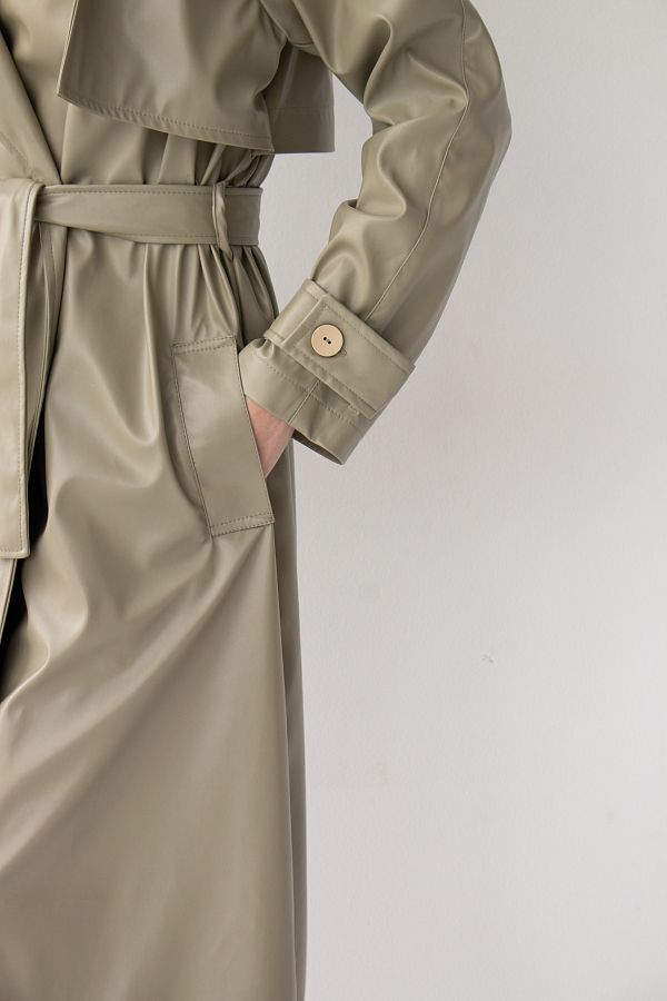 Olive green eco leather trench on fabric base C0121-1 #RU# Trencz wykonany z ekoskóry na bazie tkaniny w kolorze oliwkowym C0121-1 № 5
