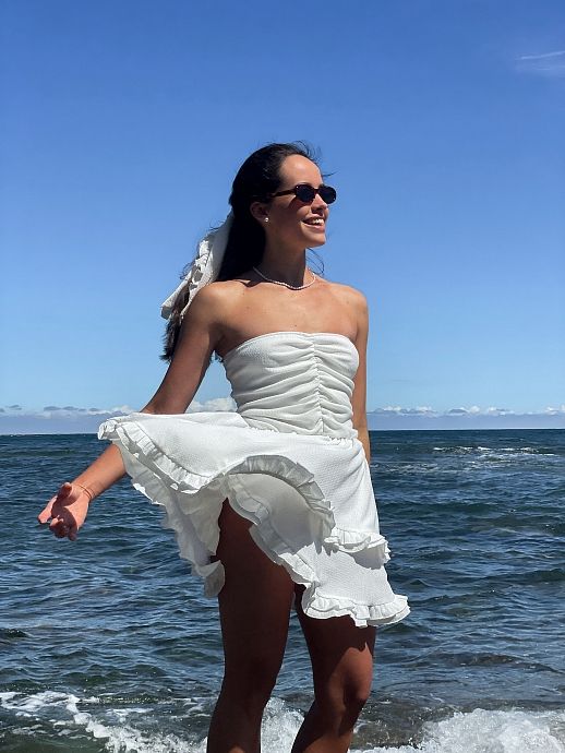 Dress with bare shoulders ivory