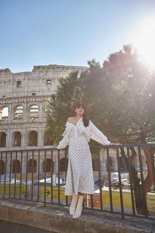 Midi white skirt with slit and large dots 