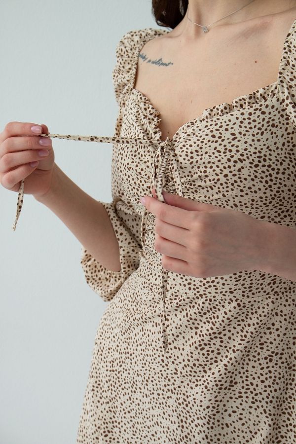 Beige mini dress in dots with slit D0321/15 № 3