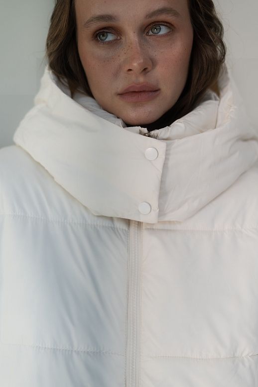 Lengthened ivory down jacket with hood