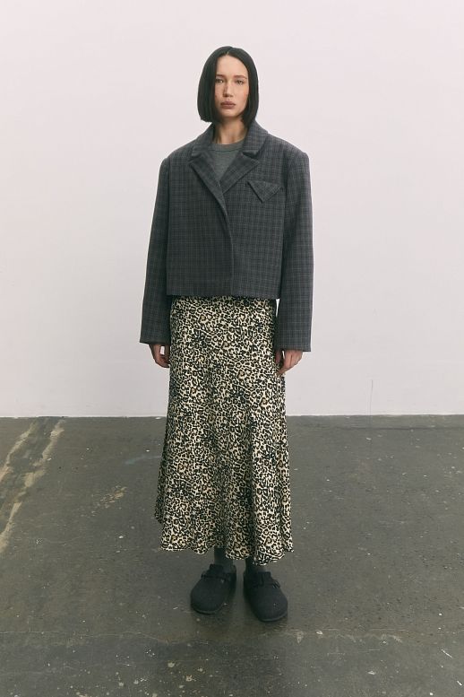 Blazer on buttons in dark gray plaid